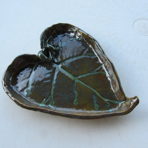 Handmade Large Pottery Leaf Tray - Picture 1 of 5